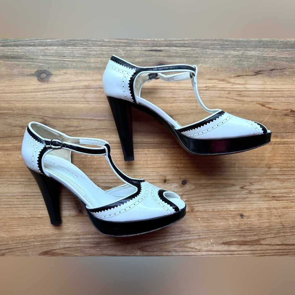 Via Spiga Leather B&W Spectator TStrap Peep Toe Platform Heel SZ 8 Made in Italy